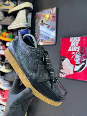 Supreme Martine Rose Clark’S Desert.
Sizes : _40 41 42 43 44 45_