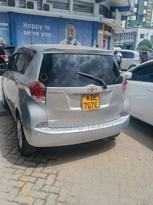 Toyota Ractis 1.5 FWD 2015 Silver