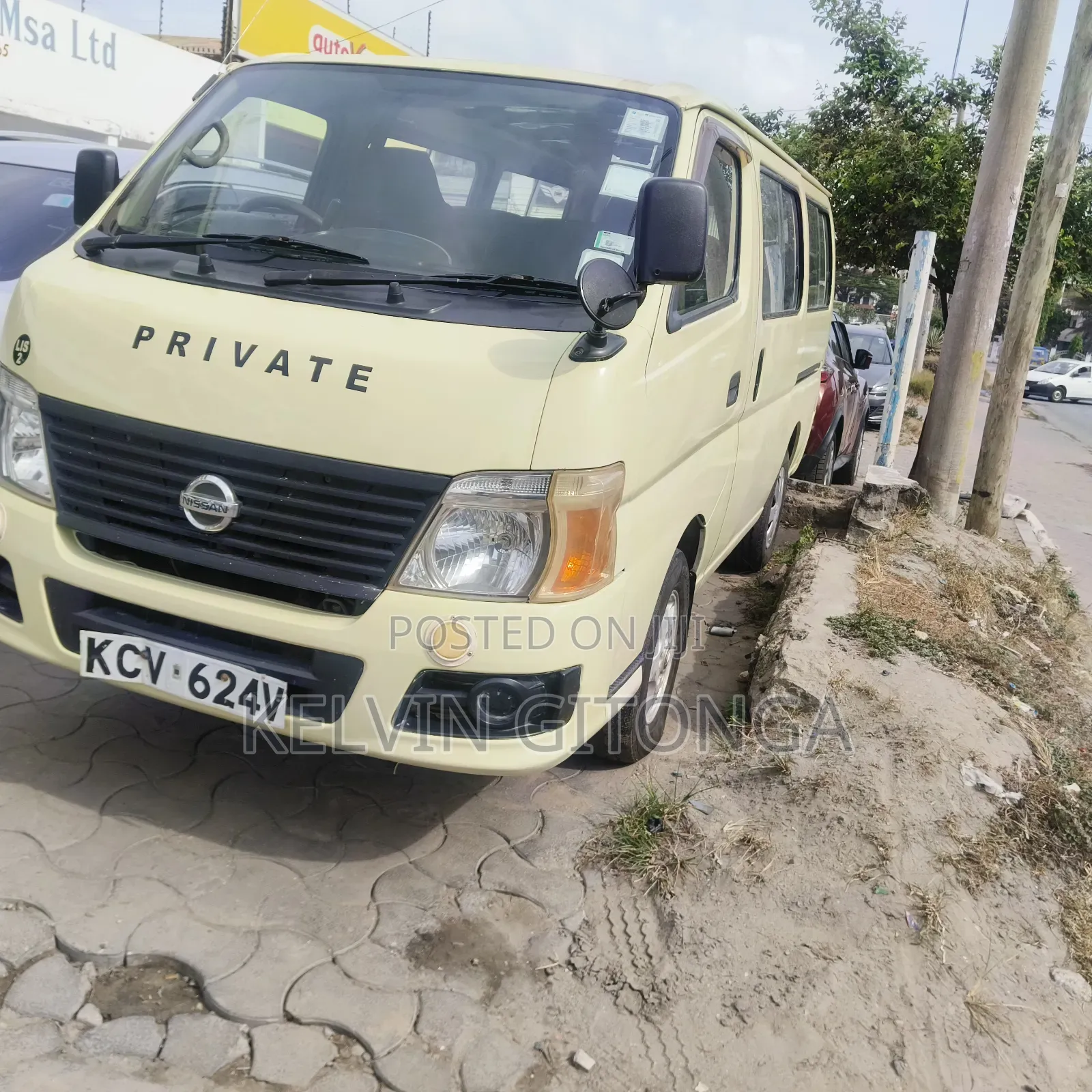 Nissan Caravan 2012 Yellow