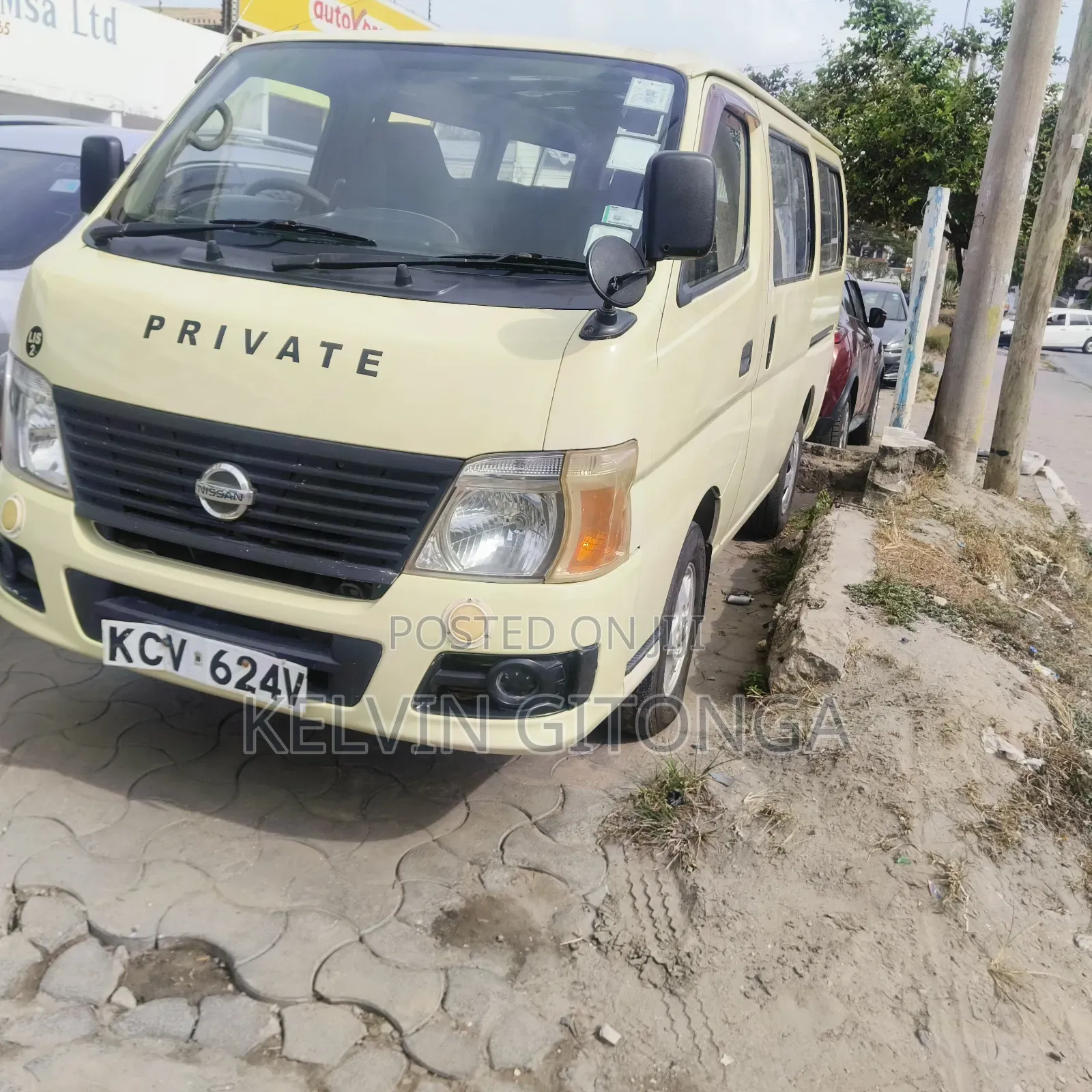 Nissan Caravan 2012 Yellow