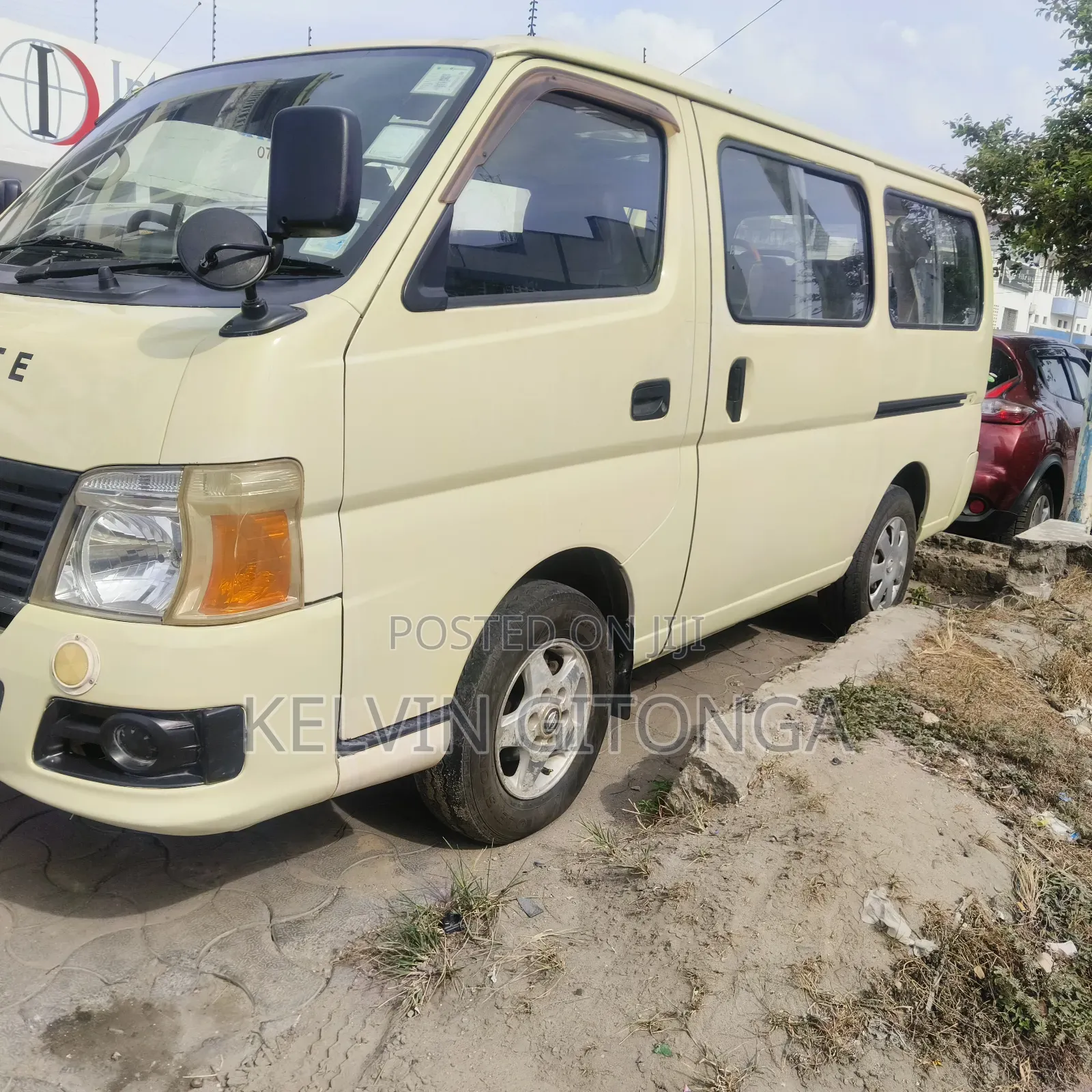 Nissan Caravan 2012 Yellow