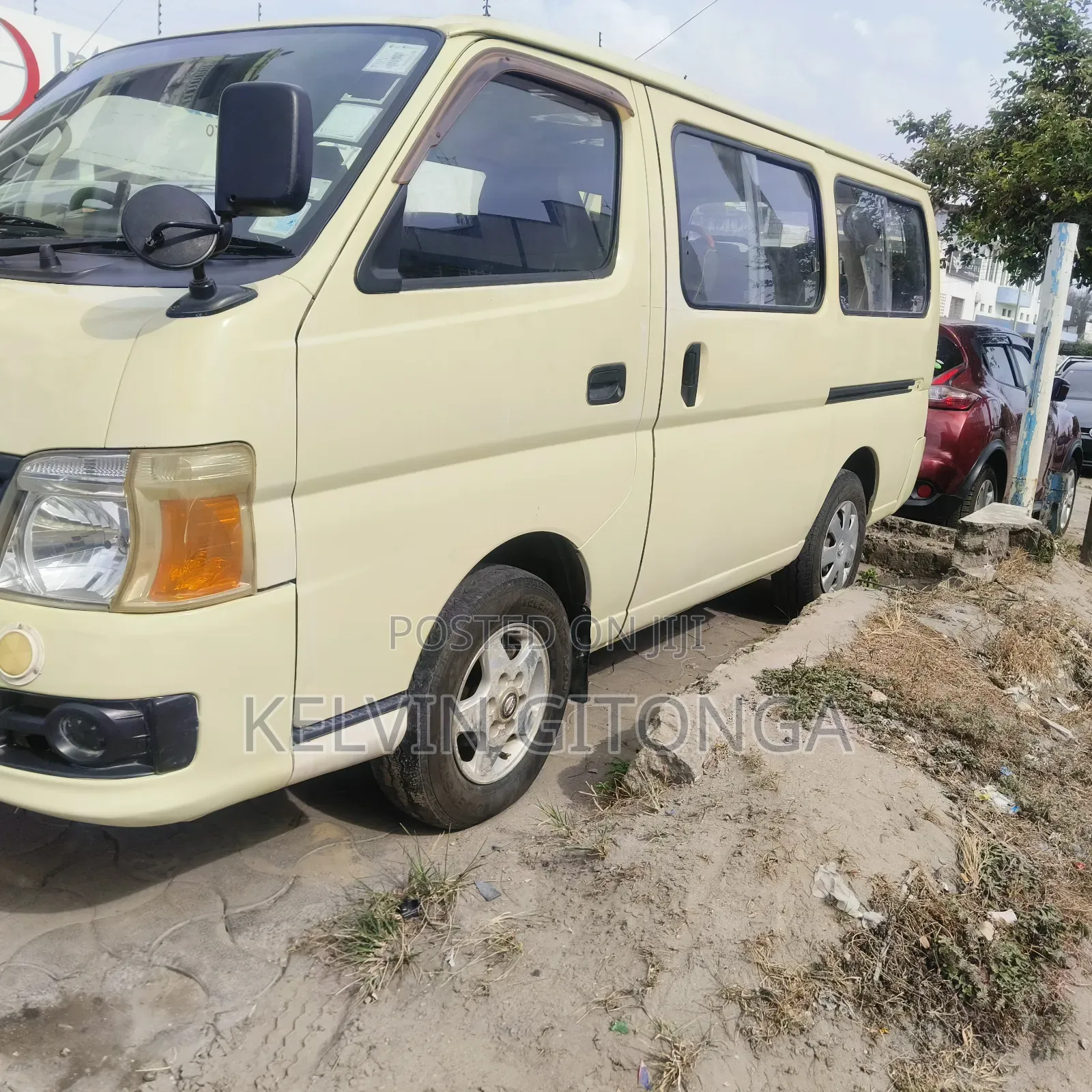 Nissan Caravan 2012 Yellow