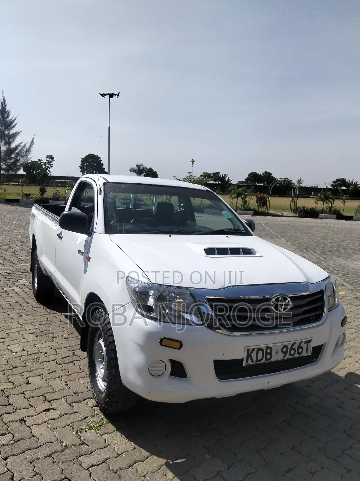 Toyota Hilux SR5 2013 White