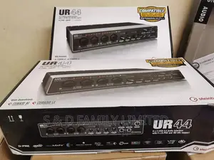 YAMAHA UR 44 Audio Interface