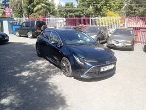 Toyota Corolla SE (1.8L 4cyl 2A) 2018 Blue