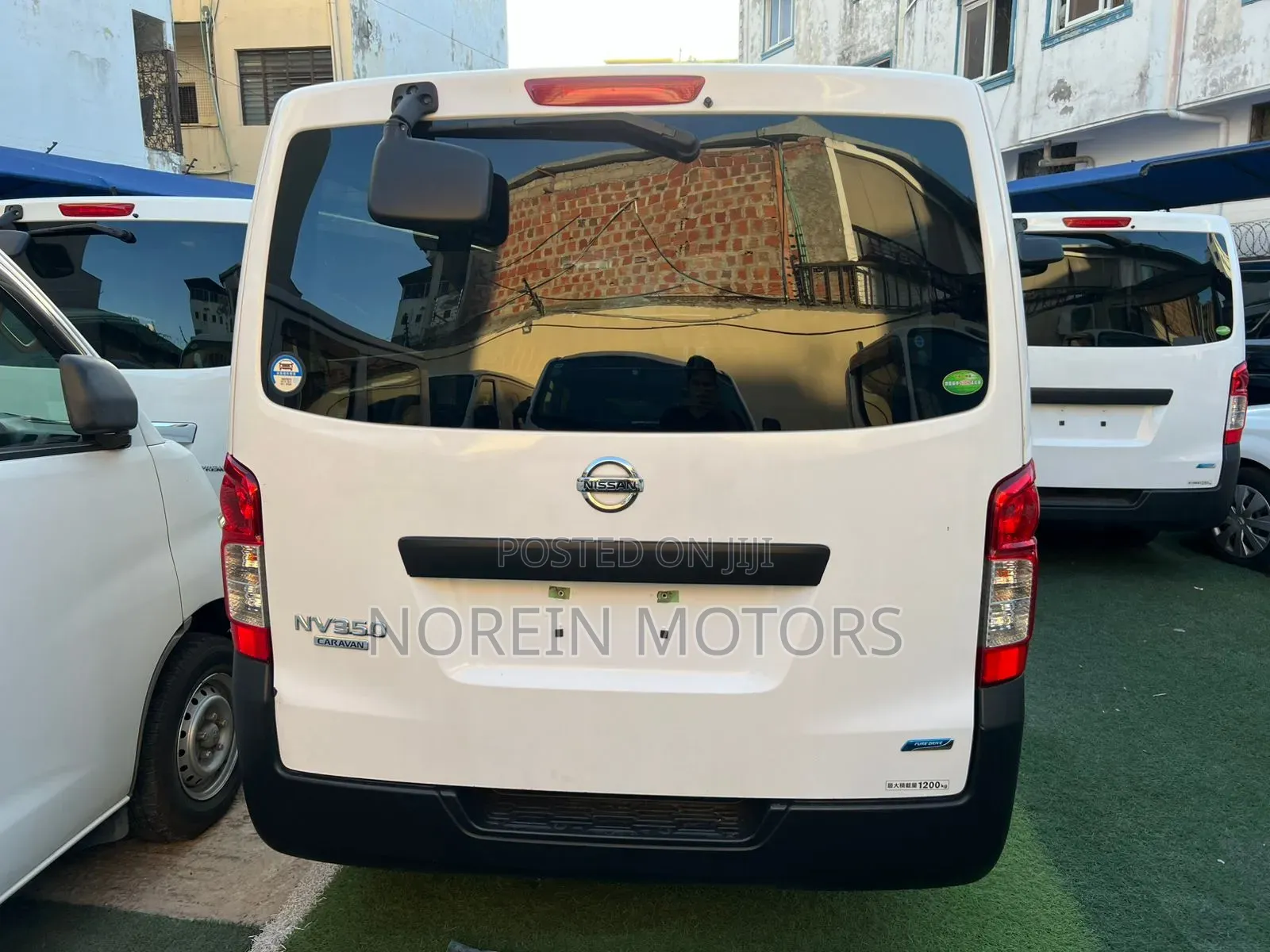 Nissan Caravan (Urvan) 2018 White