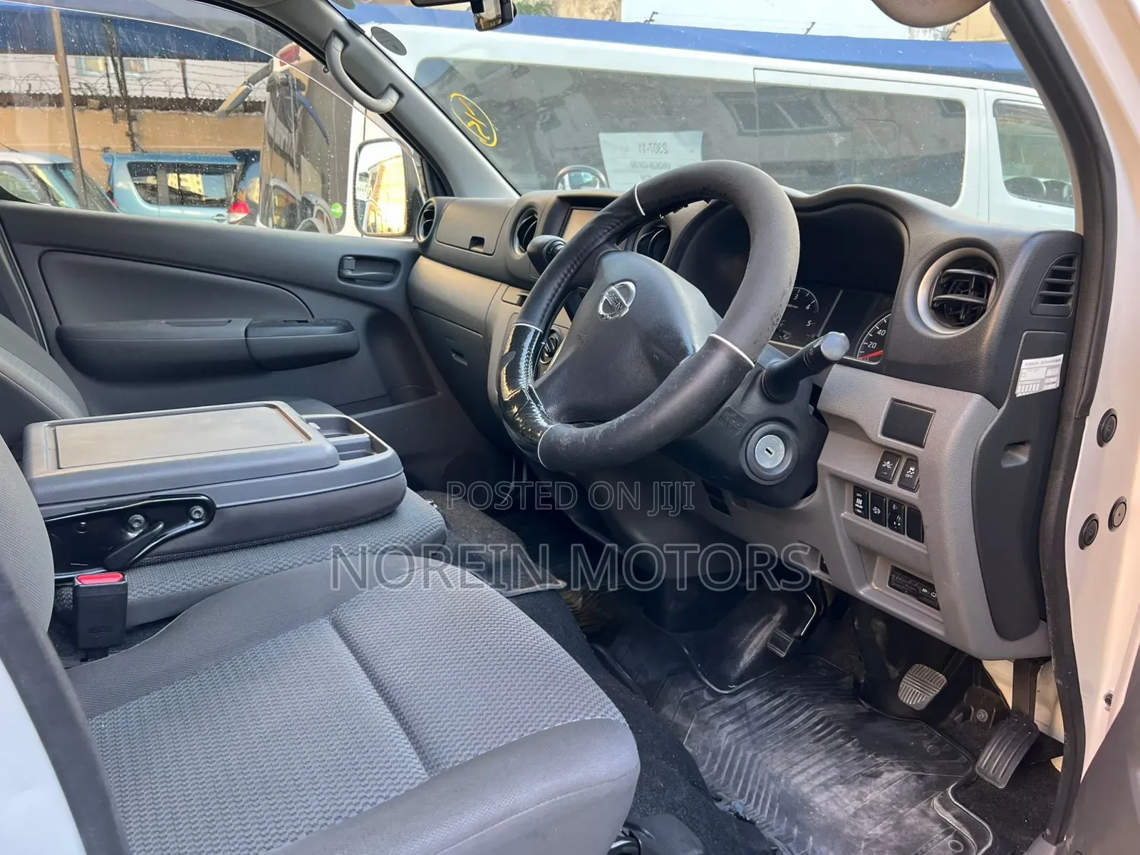 Nissan Caravan (Urvan) 2018 White