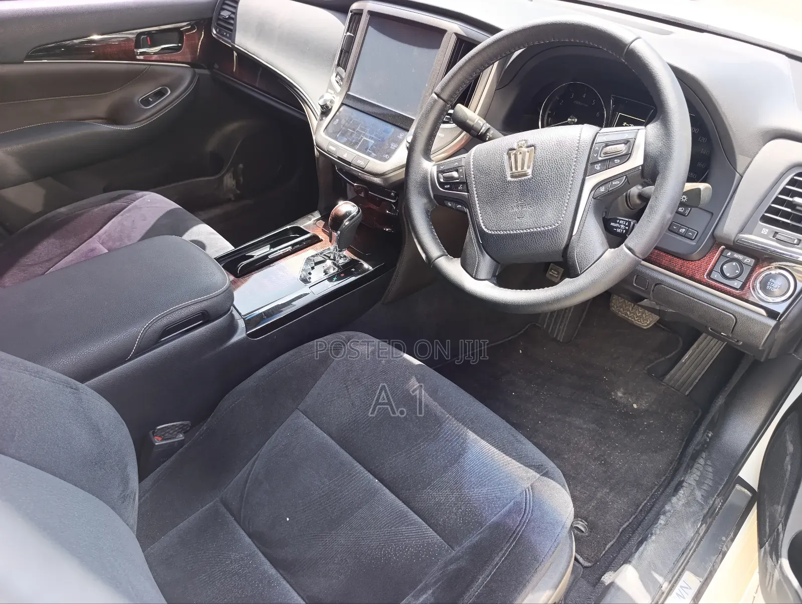 Toyota Crown 2018 White