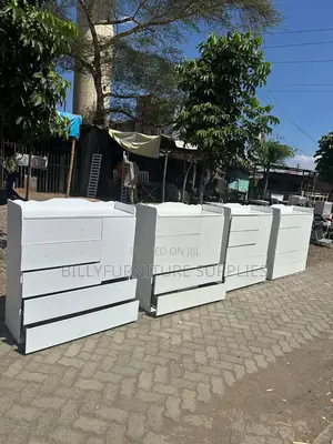 Contemporary Chest of Drawers for Bedroom