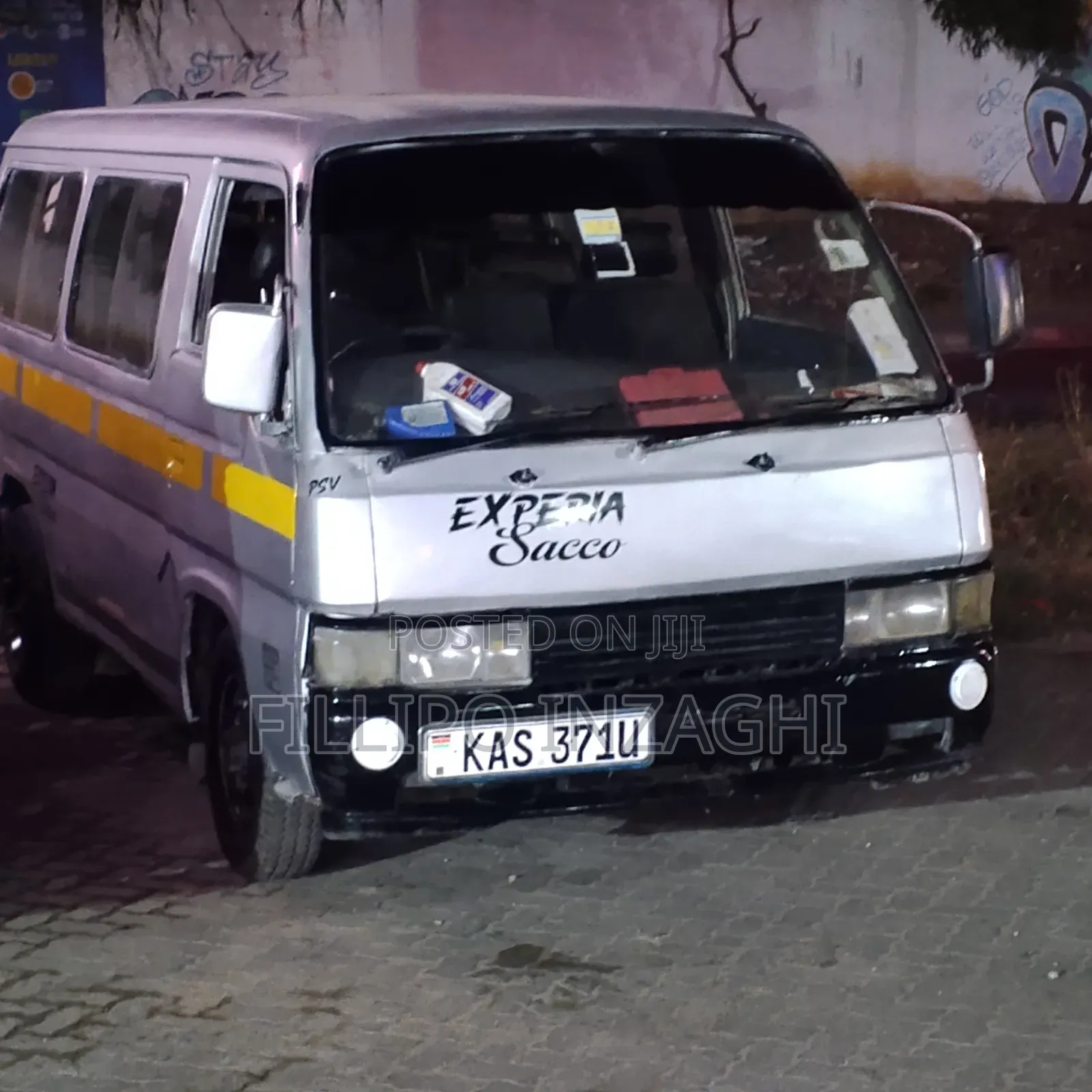 Nissan Caravan (Urvan) 2000 Silver