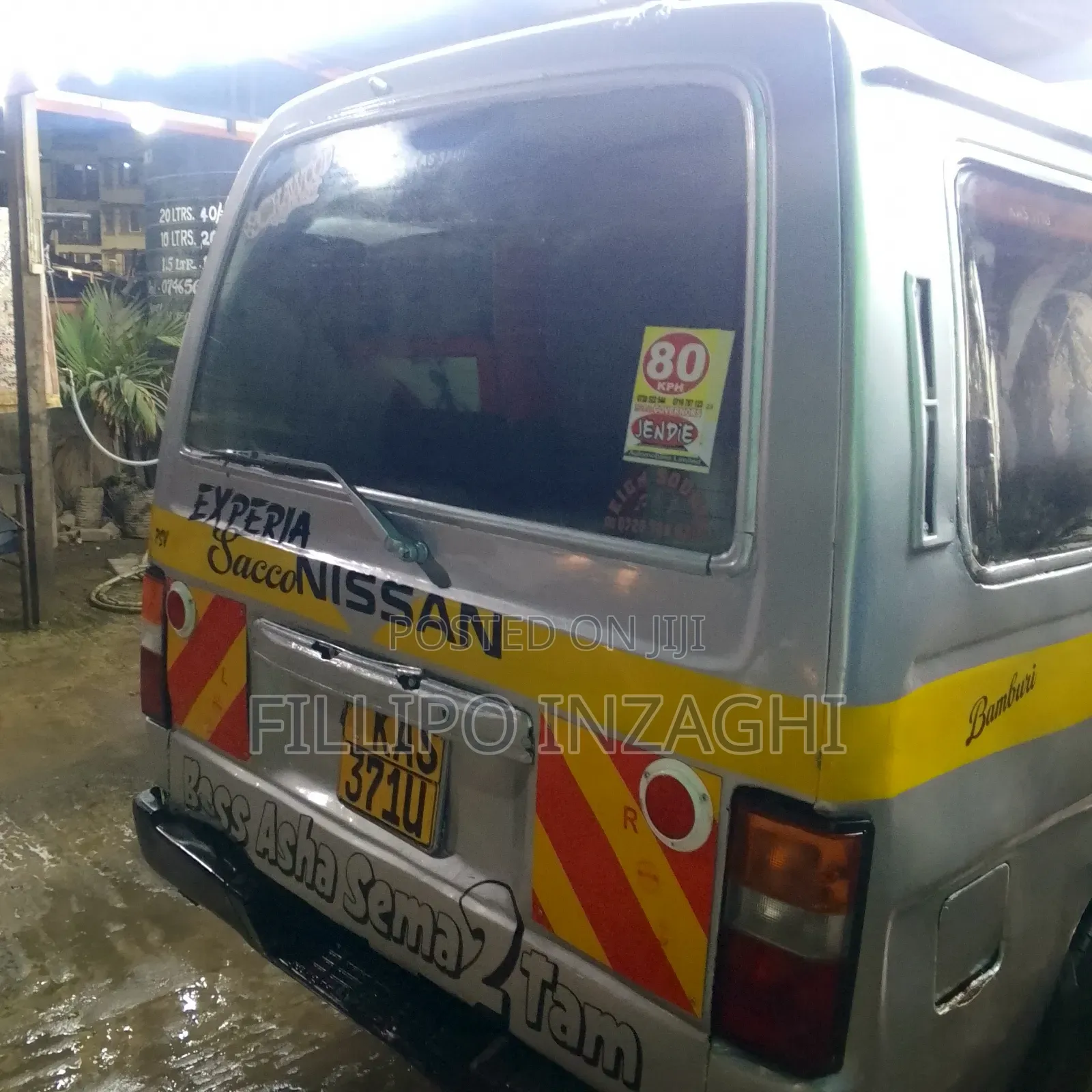 Nissan Caravan (Urvan) 2000 Silver