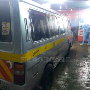 Nissan Caravan (Urvan) 2000 Silver