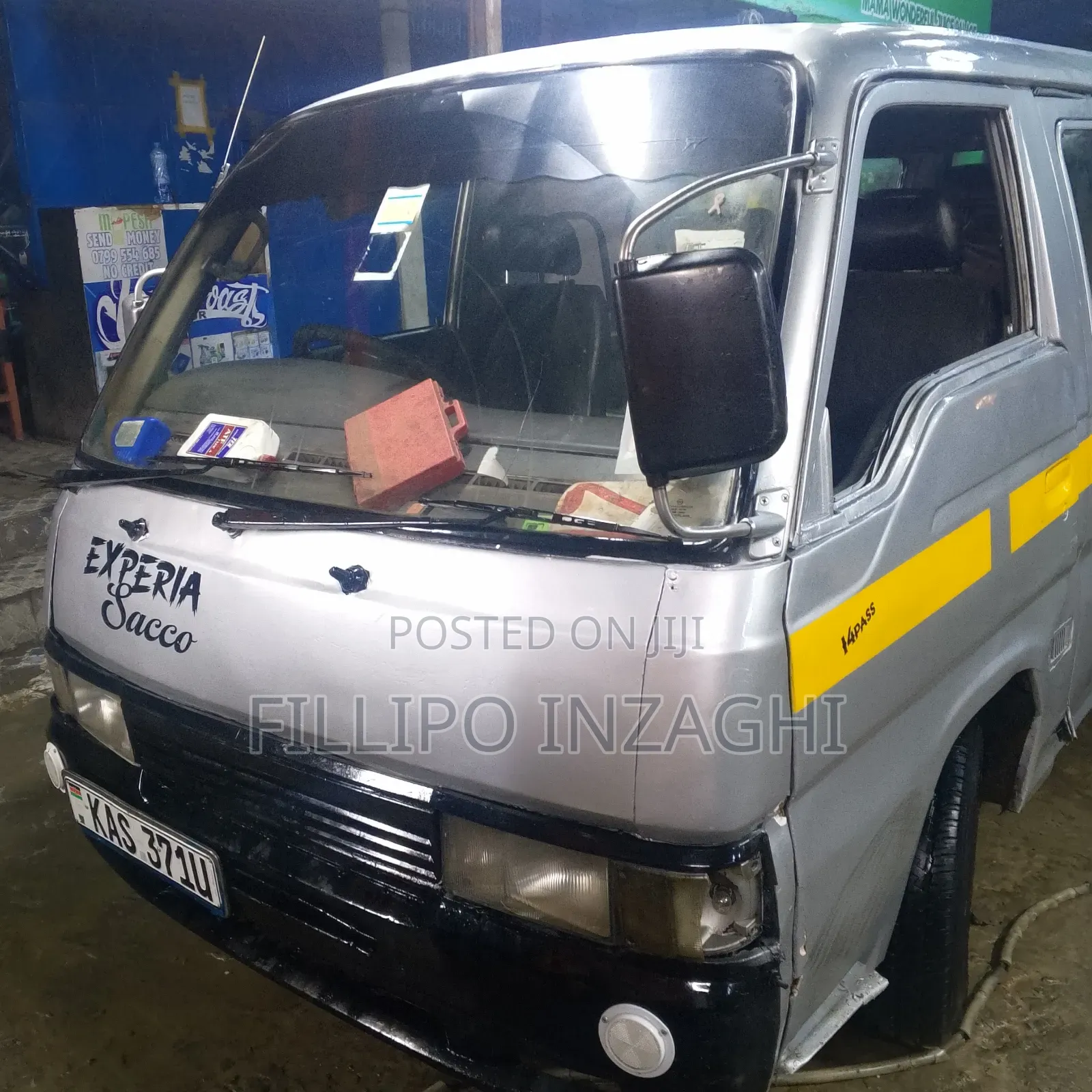 Nissan Caravan (Urvan) 2000 Silver