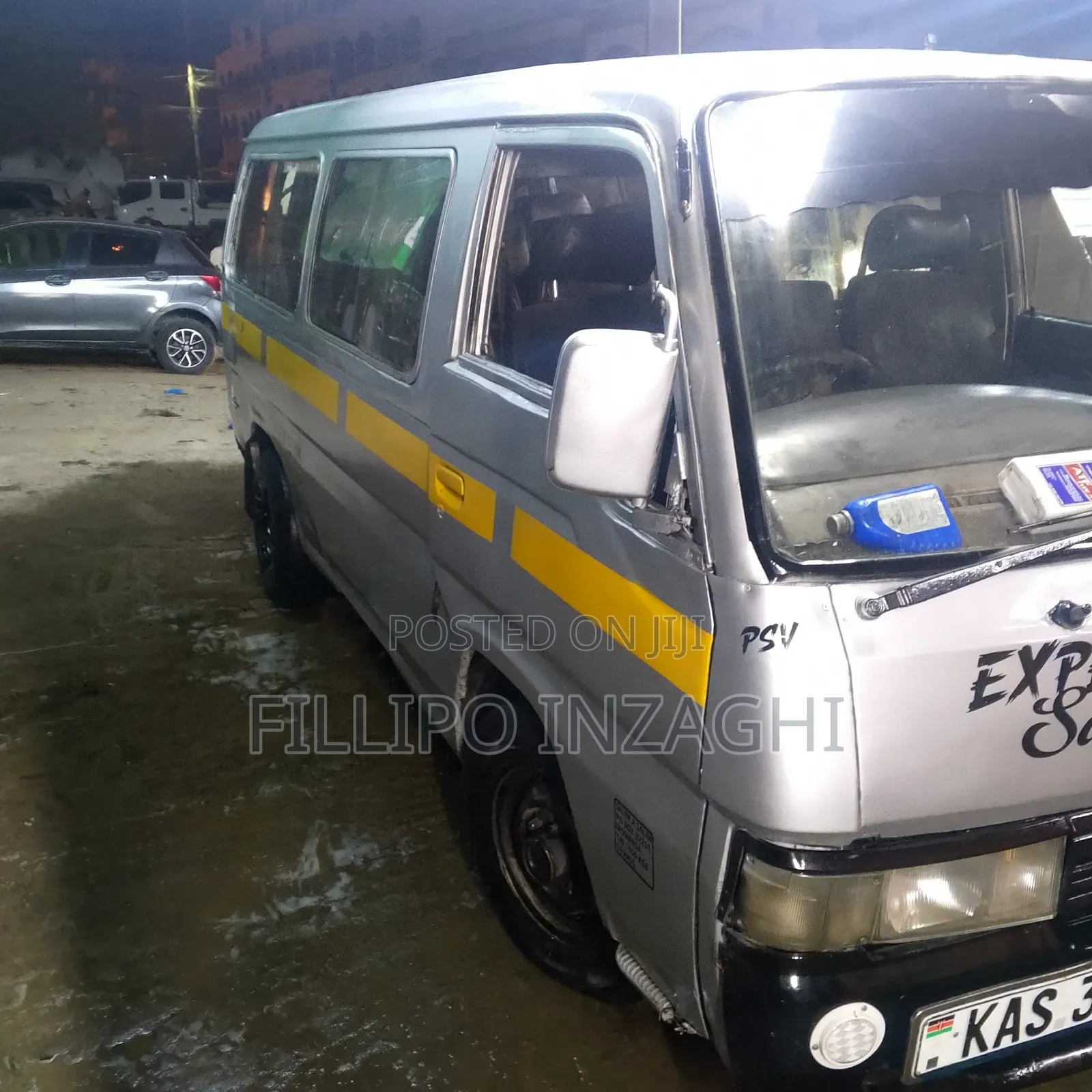 Nissan Caravan (Urvan) 2000 Silver