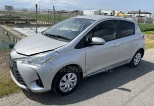 Toyota Vitz 1.0 FWD 5dr 2019 Silver