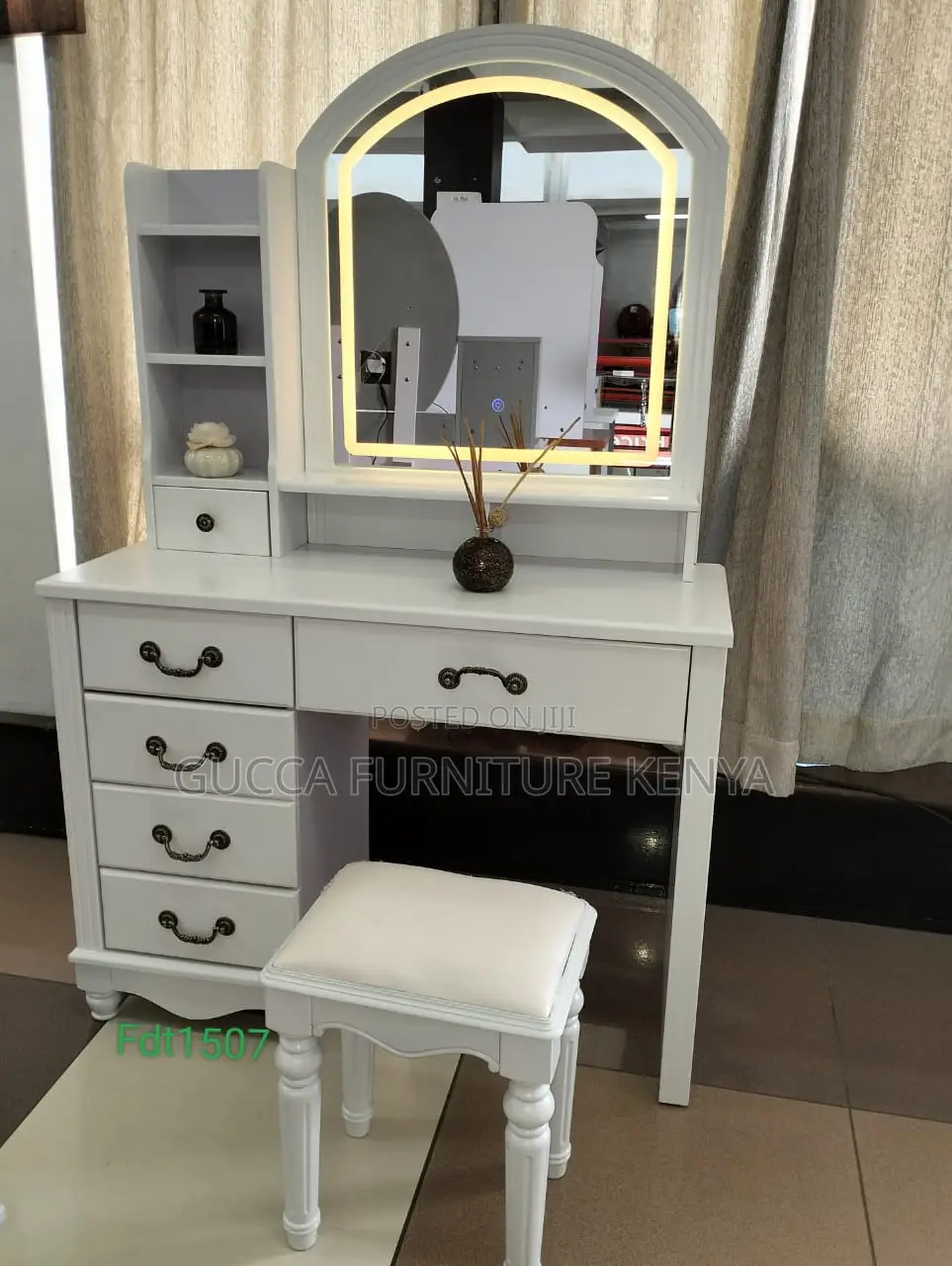 Modern Bedroom Make Up Dressing Table