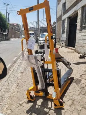 2m Height Hydraulic Hand Held Stacker