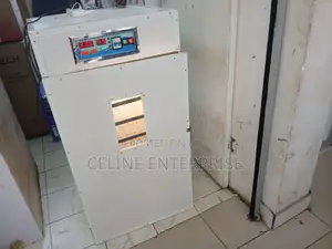 Large Capacity Egg Incubator
Holds Up to 528 Eggs