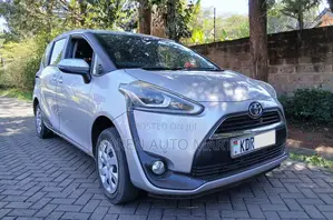 Toyota Sienta 1.5 FWD (6-seater) 2016 Silver
