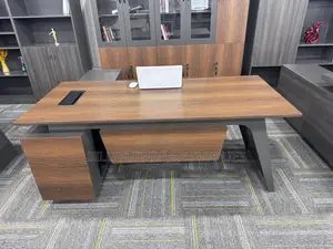 1.8m Elegant Executive Desk for Corporate Spaces