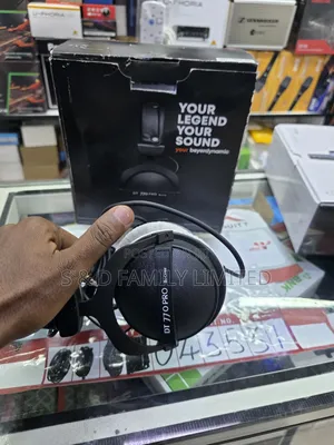 Beyerdynamic Dt 770 Pro Over-Ear Closed-Back Reference Headphones
