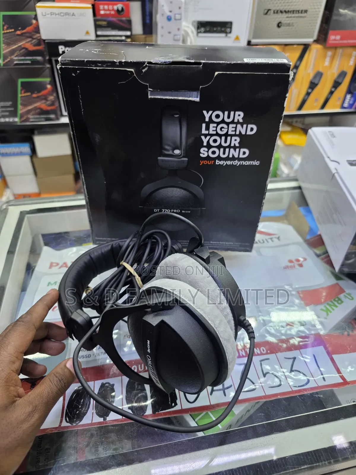 Beyerdynamic Dt 770 Pro Over-Ear Closed-Back Reference Headphones