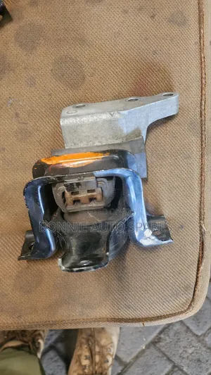 Suzuki Solio Engine Mounting