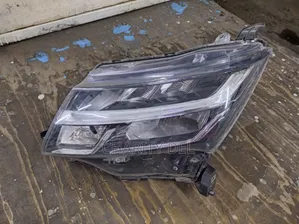 Toyota Roomy Headlight Zenon