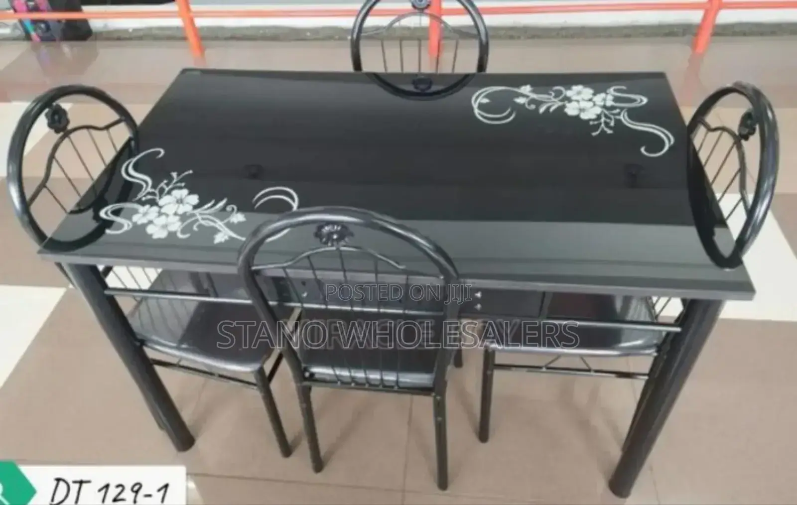 Top Flowered. New Four 4 Sitter Dining Table