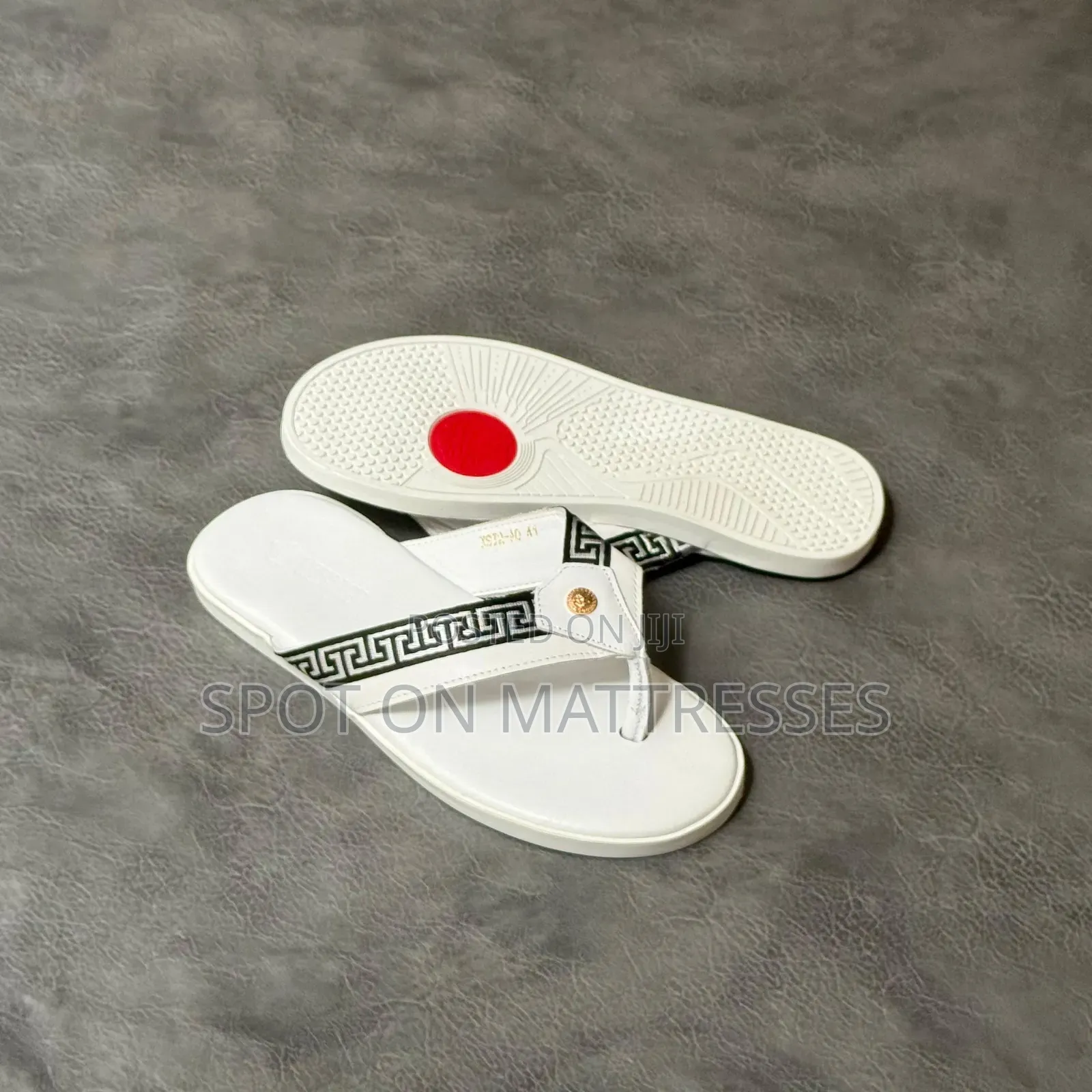 Fire Si Fire! Classic Gucci Sandals For Men. Available Sizes 39 - 46.