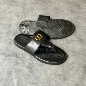 Fire Si Fire! Classic Gucci Sandals For Men. Available Sizes 39 - 46.