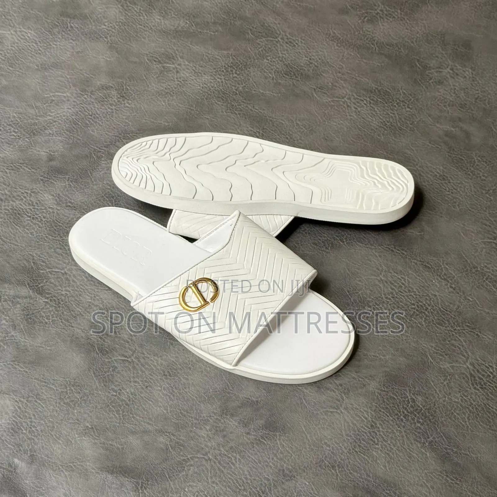 Fire Si Fire! Classic Gucci Sandals For Men. Available Sizes 39 - 46.