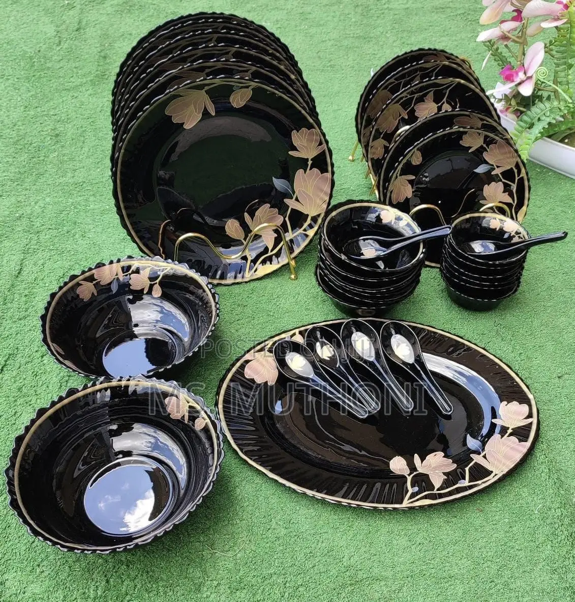 Black and Gold 33-Piece Opal Dinner Set,