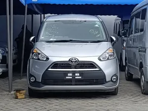 Toyota Sienta 2019 Silver
