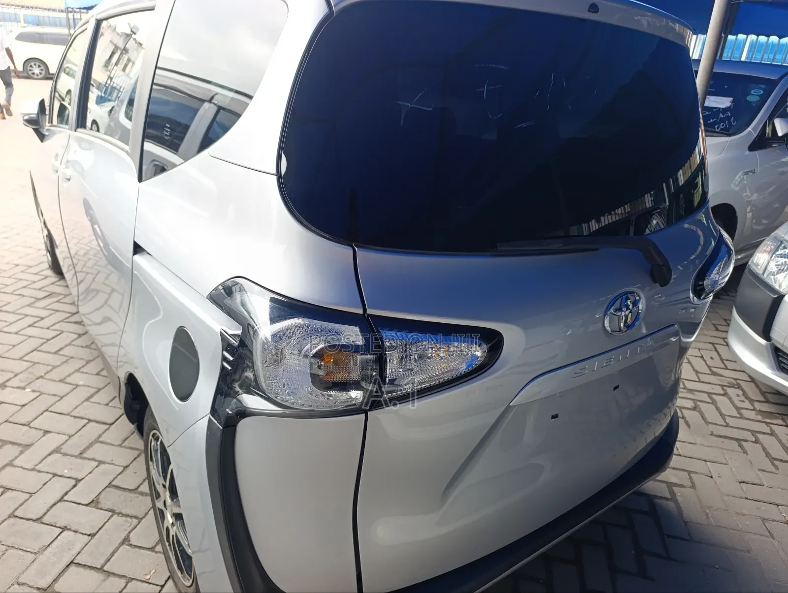 Toyota Sienta 2019 Silver