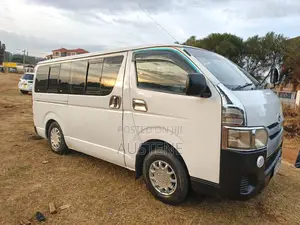 Toyota HiAce 2014 White