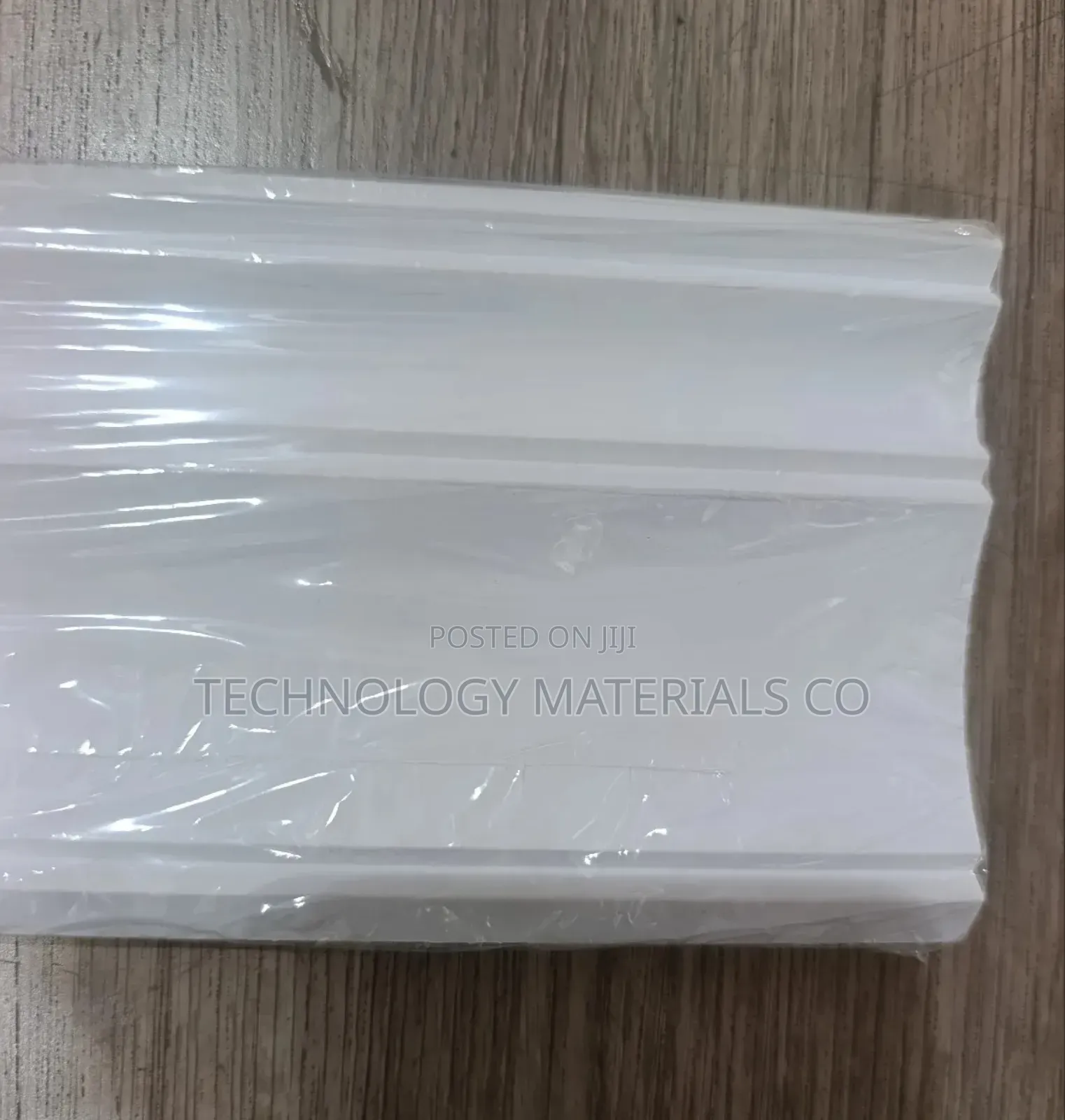 4 Inch Elegant Polyurethane (Pu) Cornice For Ceiling Finishing