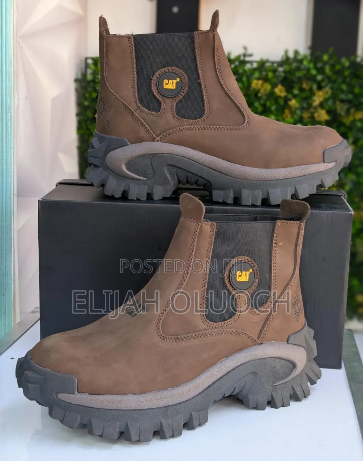 Caterpillar Thresh Hold Chelsea Boots.