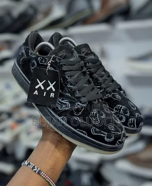 Air Jordan 1 Low X Kaws X Travis Scott
Size 38-45
