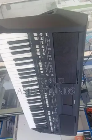 Yamaha PSR-Sx600 61-Key Portable Keyboard.