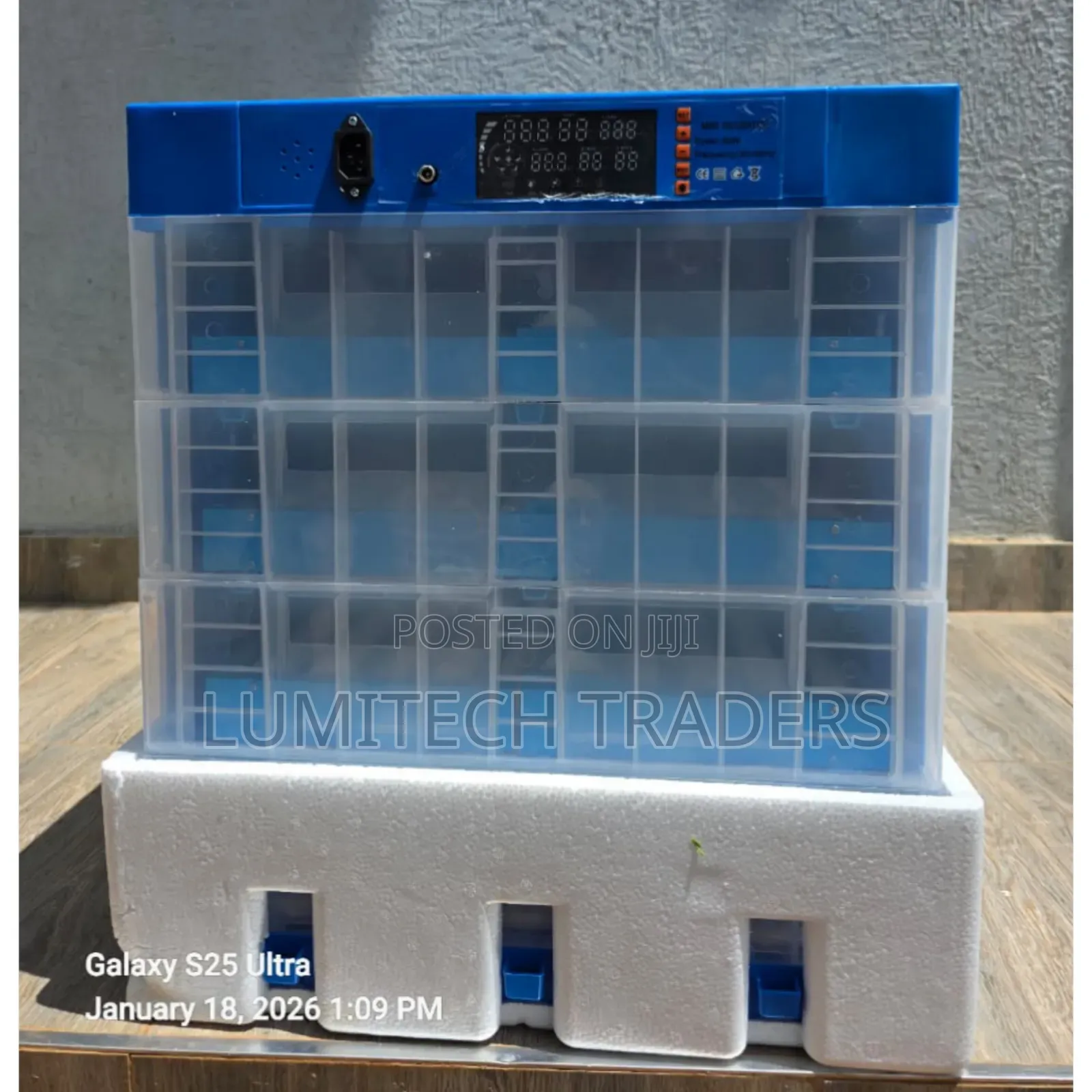 256 Eggs Incubator 
Ac/Dc