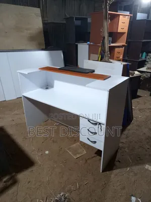 1.4m Receptionist Table