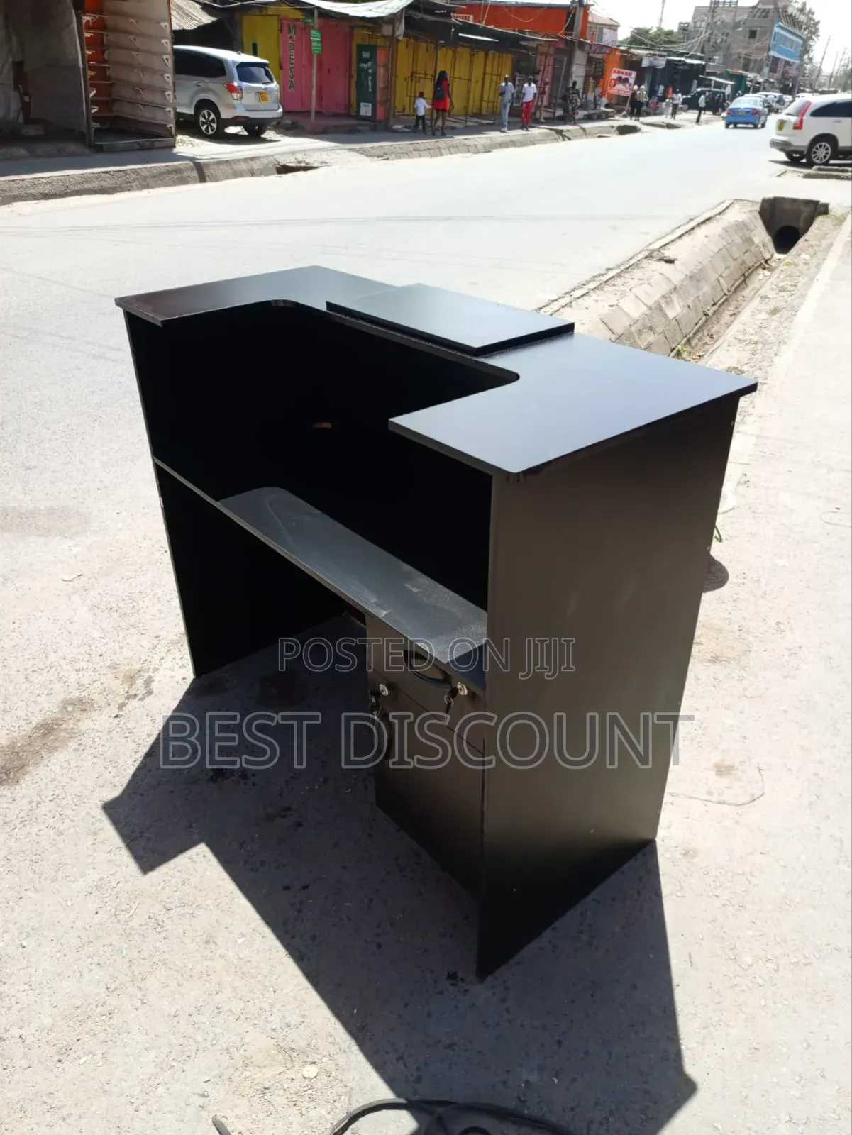 Moern Front Office Receptionist Table
