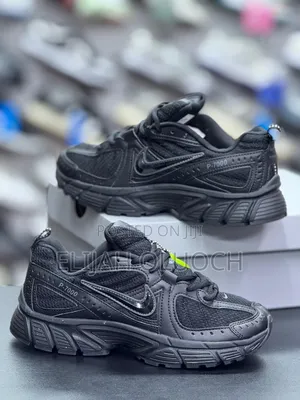 All Black Nike V5 Rnr (Runner) Sneakers