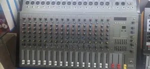 Yamaha 16 Channel Powered