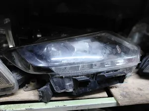 Headlight Nissan Extrail Nt32