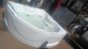 Corner Jacuzzi White