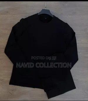 Warm Longsleveed Sweatshirts .