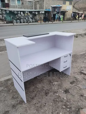 White 1.4m Reception Desk