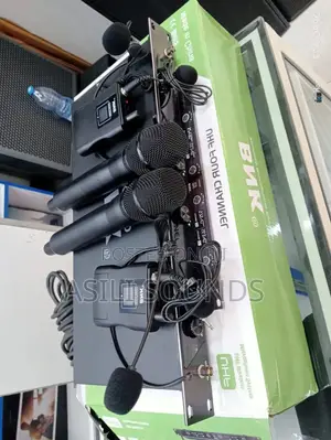 BNK Bk8400 Uhf Wireless Microphone Set